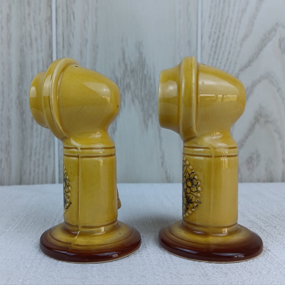 VTG Mustard Yellow Salt Pepper Shakers Of Antique Telephone w/ sunflower accent. - Picture 8 of 11